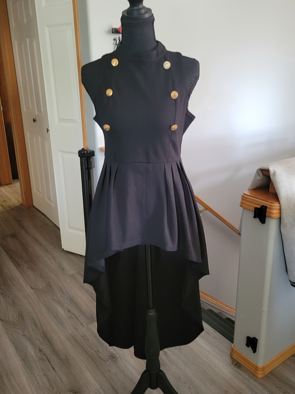 SHEIN Black Sleeveless High-Low Tunic with Gold Buttons